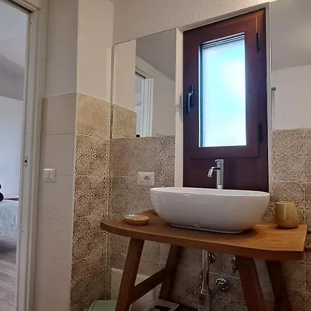 ゲストハウス San Teodoro Rooms