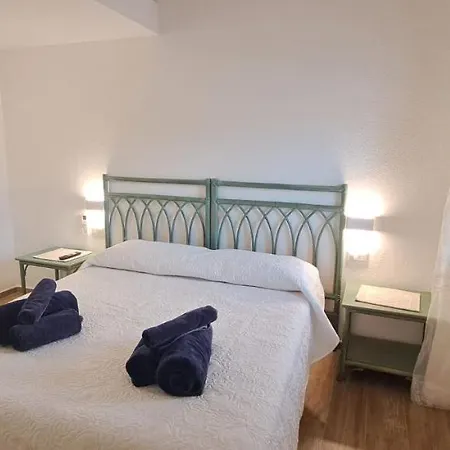 San Teodoro Rooms ゲストハウス